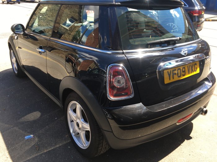 Mini Hatchback 1.6 Cooper 3dr Hatchback Petrol Black